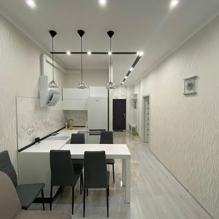 Central Apartment Odesa Exterior photo