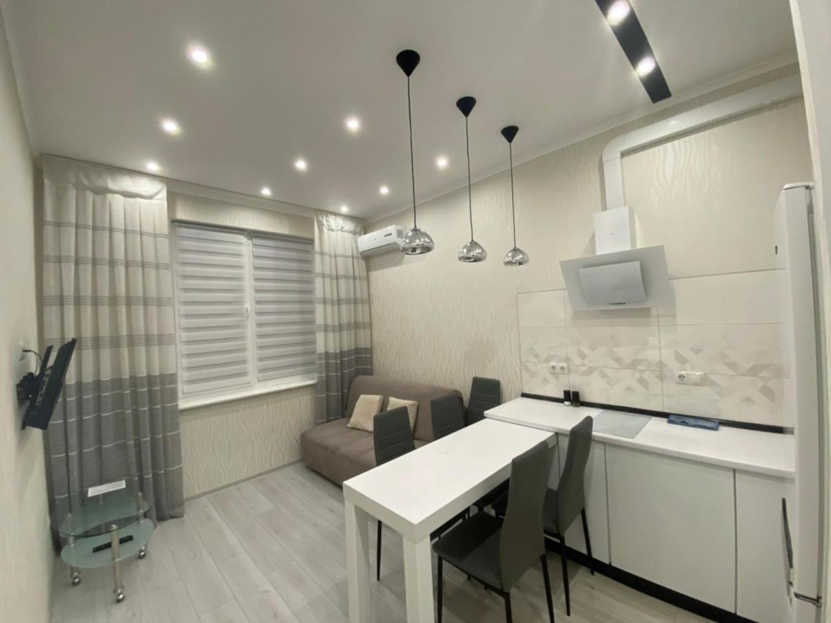 Central Apartment Odesa Exterior photo