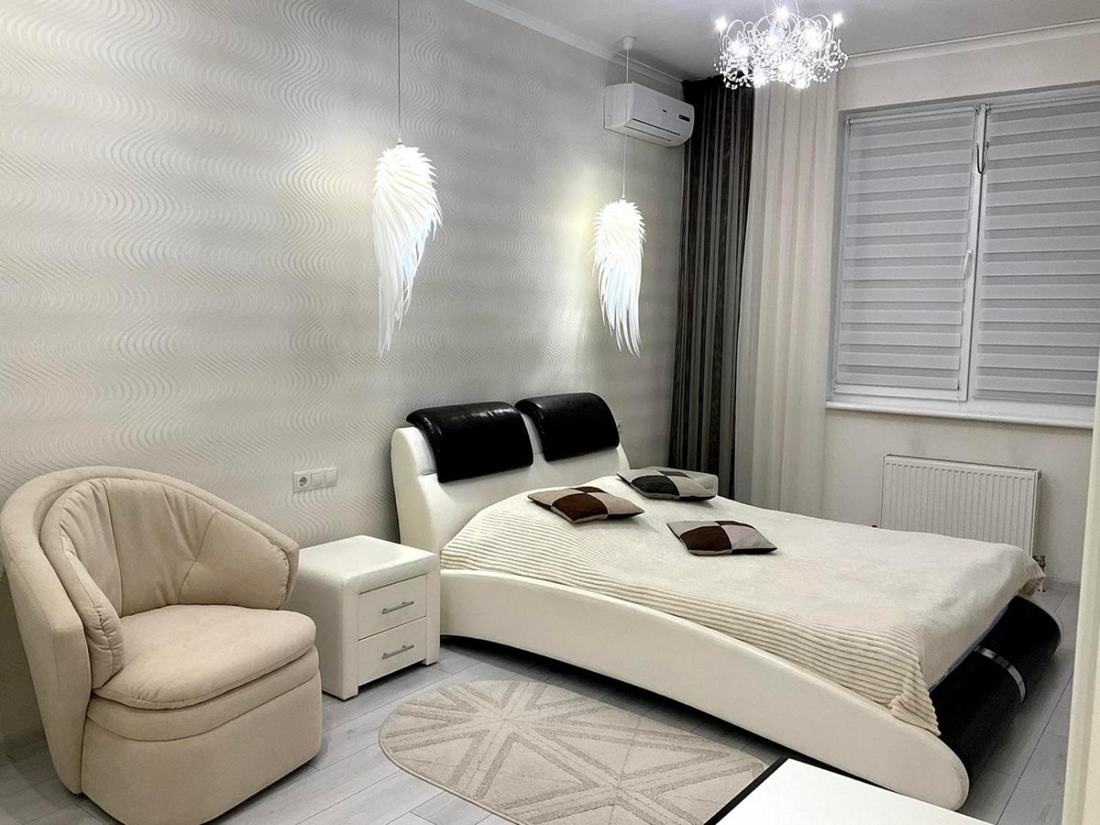 Central Apartment Odesa Exterior photo